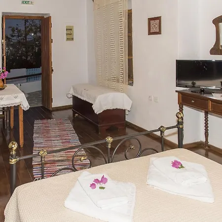 Maria Traditional آداماس