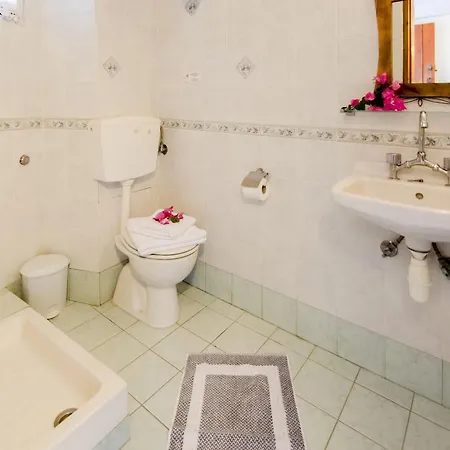 Maria Traditional 3*