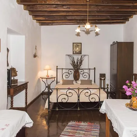 Maria Traditional Гостевой дом Адамас