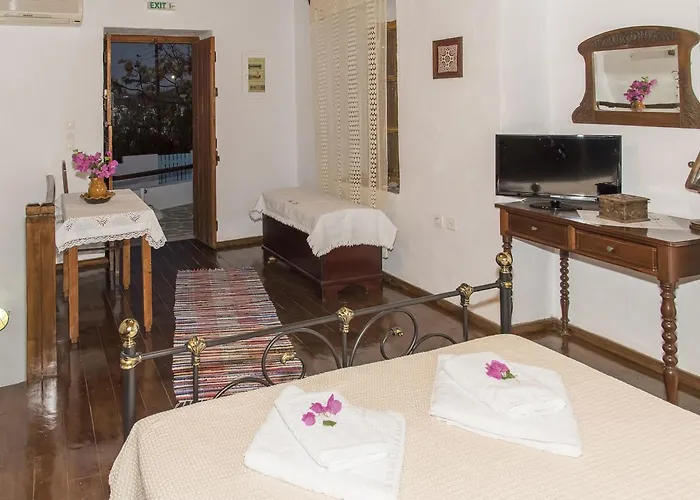 Maria Traditional Adamantas (Milos)