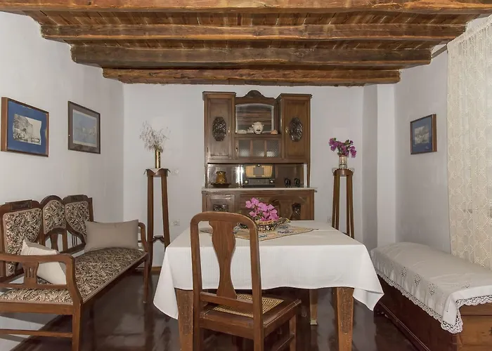 Maria Traditional Adamantas (Milos)